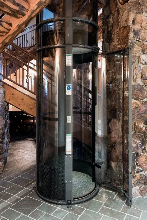 Elevador residencial PVE redondo con marco gris oscuro