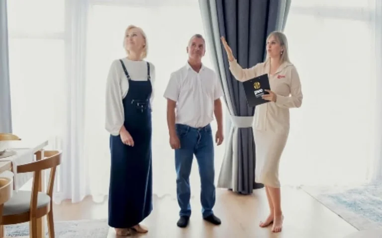 PVE consultant with a folder reveals curtain during a free home visit and elevator quote